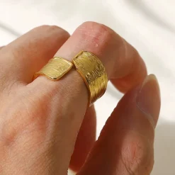 Geometric Overlapping Open Ring