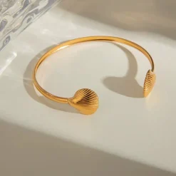 18K Dainty Shell Bangle