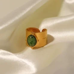 18K Green Stone Ring