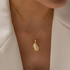18K Moonstone Beige Necklace