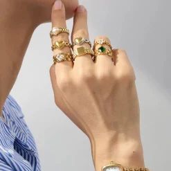 18K Oval Pearl Rollie Ring