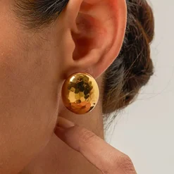18K Oval Statement Stud