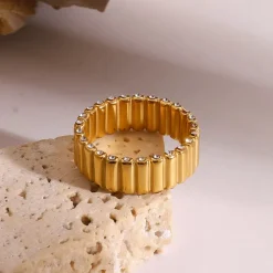 18K Ribbed Zircon Edge Ring