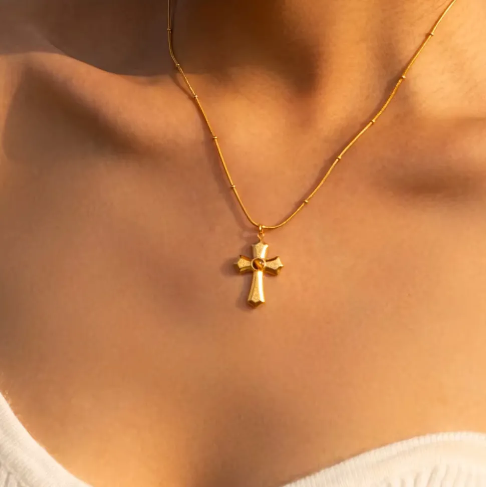 18K Vintage Cross Pendant Necklace